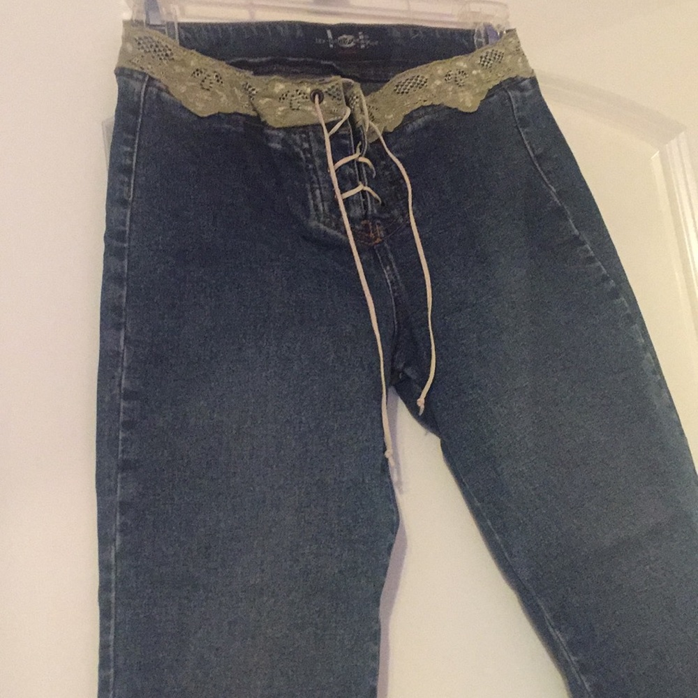 LEI capri pants, denim. Lace-up front. Lace waist.